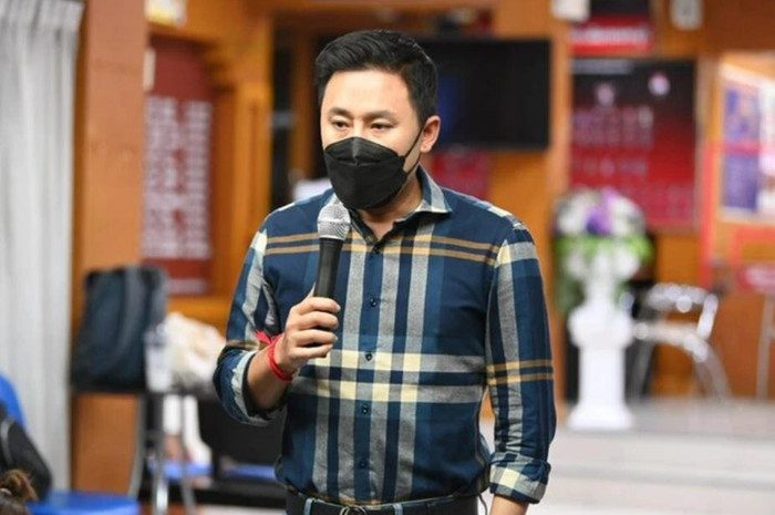 Khi được hỏi về việc mẹ Tangmo nhận đòi bồi thường 21 tỷ từ các đối tượng trên, luật sư Tum bày tỏ anh vô cùng sốc.