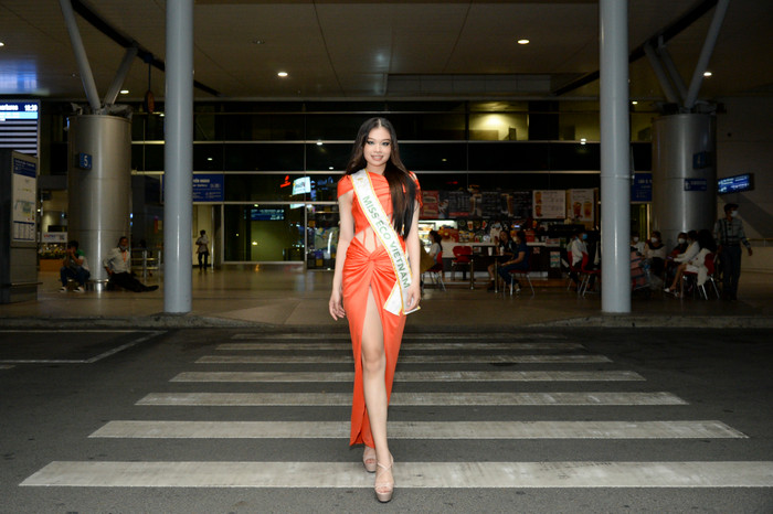 Trần Hoài Phương rạng rỡ lên đường sang Ai Cập dự thi Miss Eco International Ảnh 8