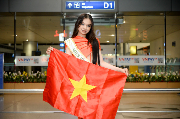 Trần Hoài Phương rạng rỡ lên đường sang Ai Cập dự thi Miss Eco International Ảnh 5