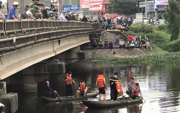 Thanh niên mất tích nghi đâm trúng thành cầu rơi xuống sông, cả trăm người vào cuộc tìm kiếm Ảnh 2