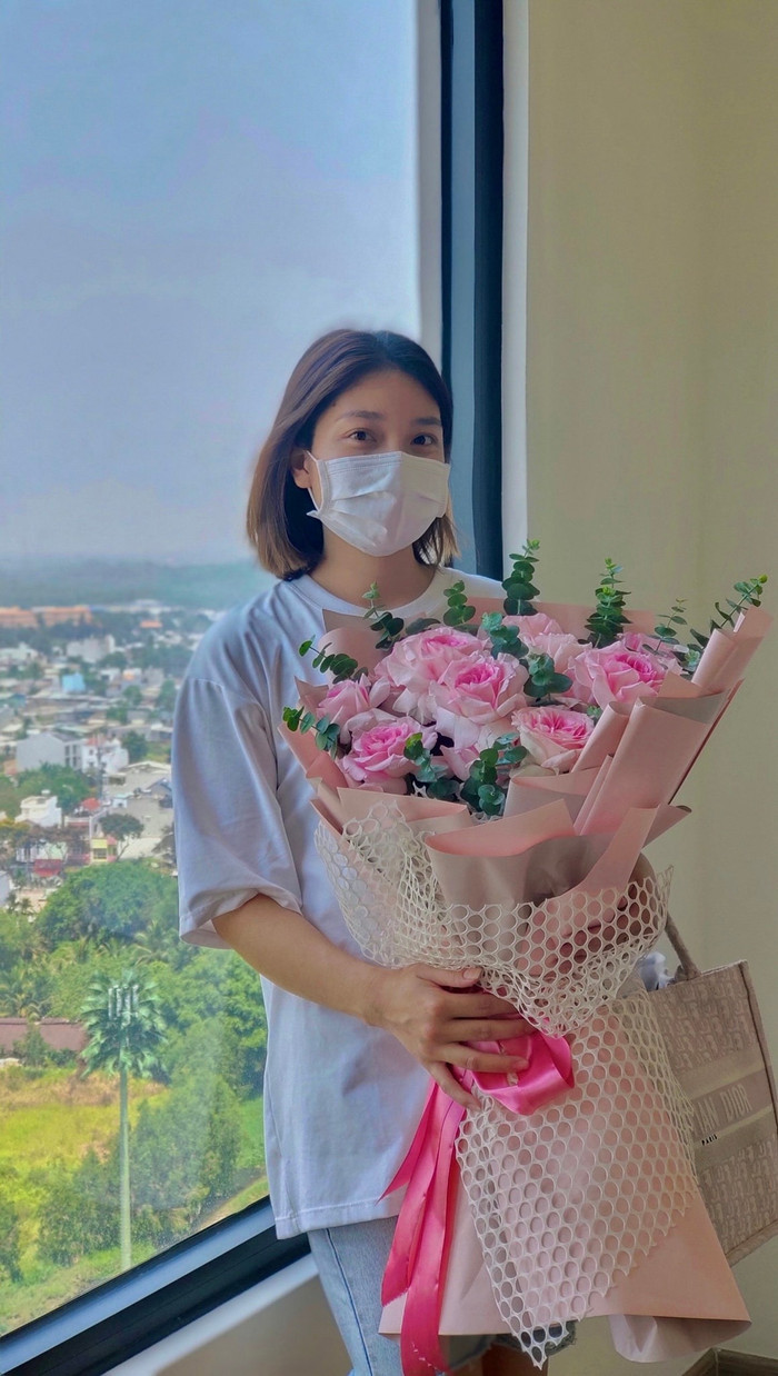 Hình ảnh mới nhất của quản lý Hòa Minzy trên trang cá nhân