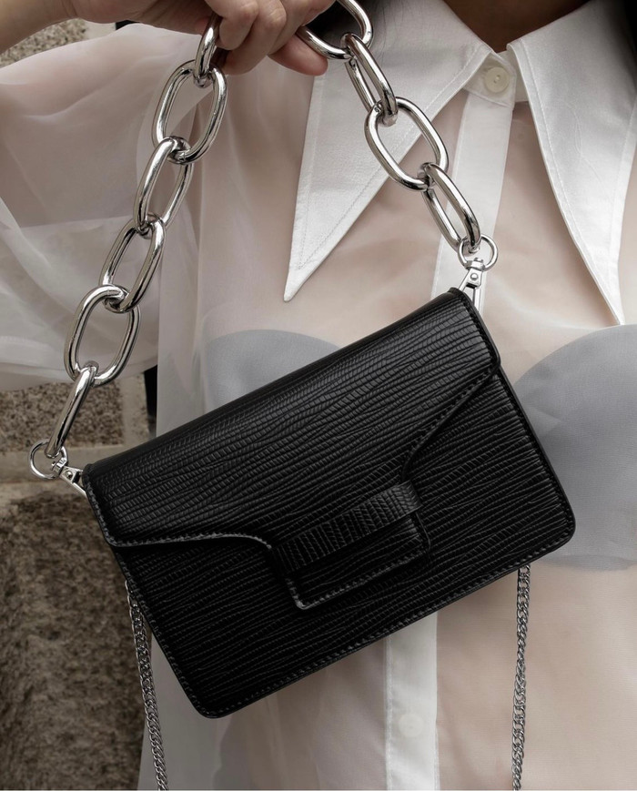 Túi xách là phụ kiện không thể thiếu trong việc hoàn thiện vẻ ngoài cho chị em phụ  nữ.