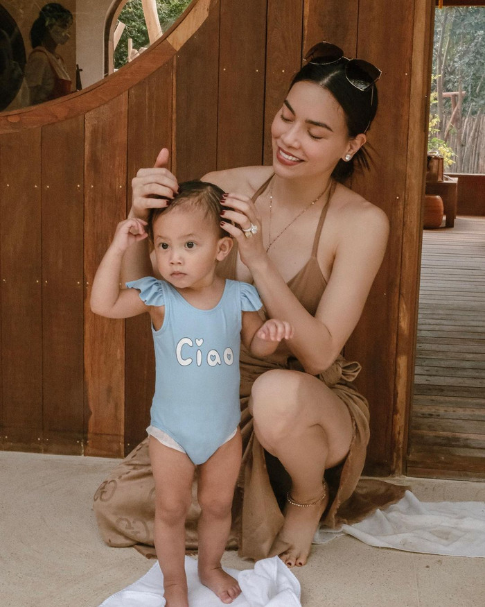 Lisa đều được khán giả nhận xét là càng lớn càng có nhiều nét xinh đẹp như mẹ Hà Hồ