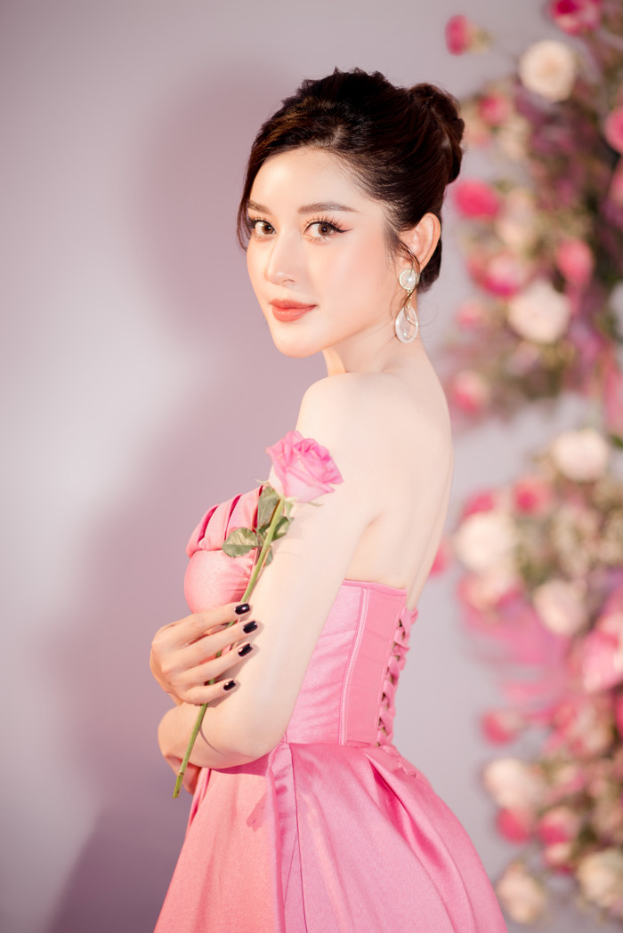 Á hậu Huyền My đẹp mong manh như nàng thơ trong cổ tích: Fan càng ngắm càng mê Ảnh 6