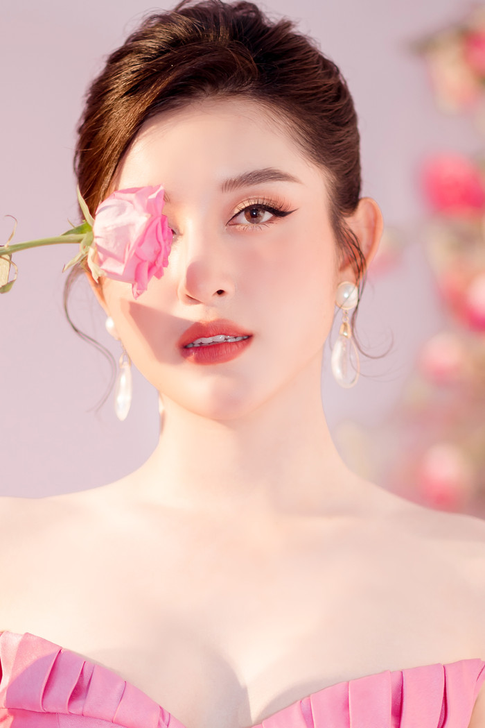 Á hậu Huyền My đẹp mong manh như nàng thơ trong cổ tích: Fan càng ngắm càng mê Ảnh 3