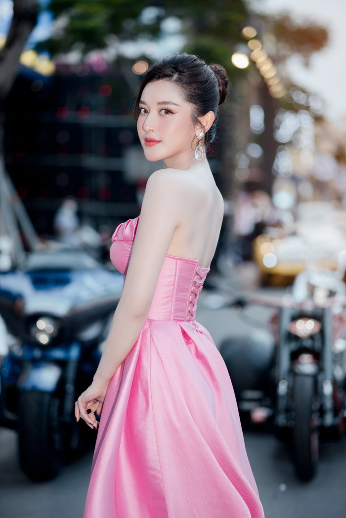 Á hậu Huyền My đẹp mong manh như nàng thơ trong cổ tích: Fan càng ngắm càng mê Ảnh 12