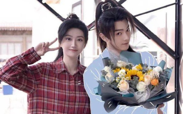 Cảnh Điềm giả trai đứng cạnh Hứa Khải chụp hình nhưng vẫn khiến dân tình la ó vì chi tiết này Ảnh 2