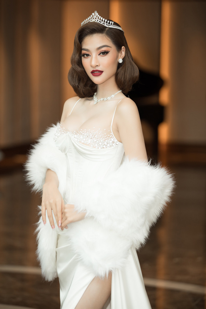 Mentor - Huấn luyện viên - Giám khảo: Chiếc áo quá rộng với các nàng hậu 10X? Ảnh 13