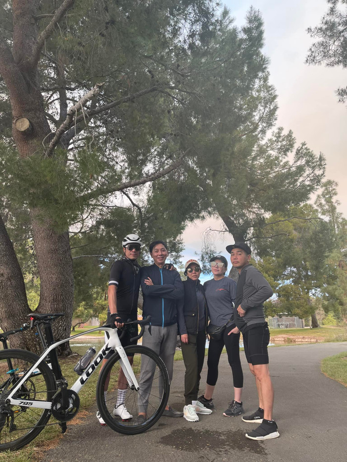 Nữ ca sĩ khoe khoảnh khắc đi tập thể dục để rèn luyện sức khỏe bên bạn bè