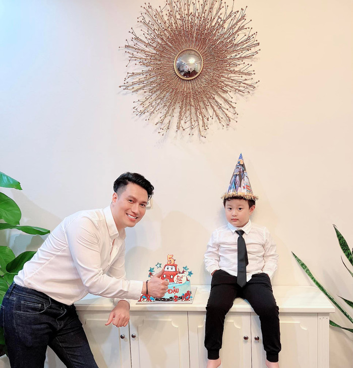 Bé Đậu ngày càng giống 'soái ca'.