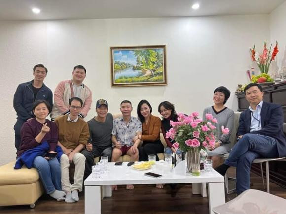  Nhiều nghệ sĩ đã dành thời gian đến thăm 'cô Đẩu'. 