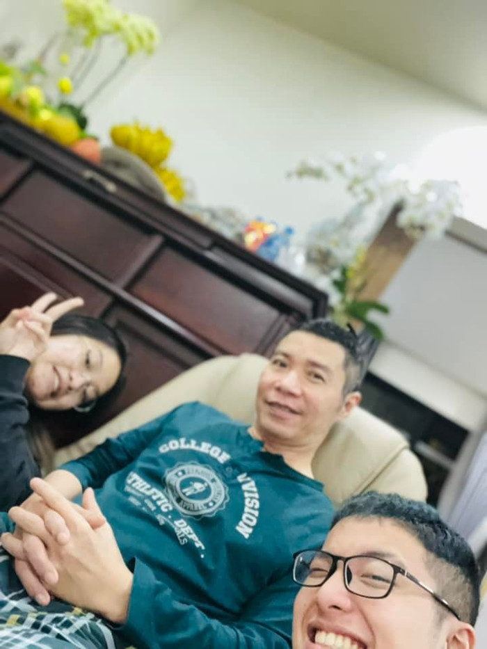NSND Công Lý đăng tải khoảnh khắc hai con riêng là Kiến và Tít đến nhà thăm bố cùng lời nhắn xúc động.