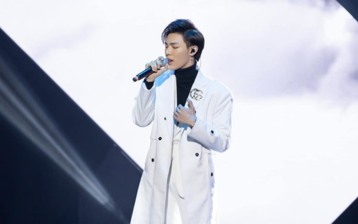 Rần rần clip Erik hát live hụt hơi, đồng nghiệp tiết lộ nguyên nhân khiến ai cũng thông cảm Ảnh 2