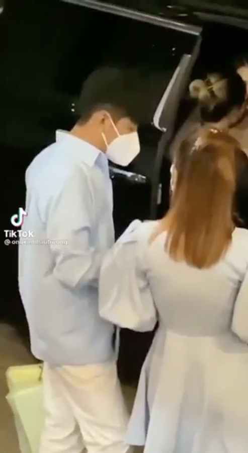 Cả hai bị bắt gặp đang hẹn hò.