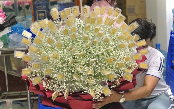 Vụ bó hoa gắn 100 lượng vàng SJC tặng vợ nhân ngày 8/3: Tiết lộ gây bất ngờ từ chủ shop hoa thực sự Ảnh 2