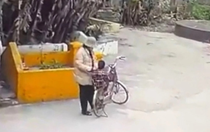 Đã tìm ra danh tính đối tượng thả bé gái 2 tuổi xuống cống nước ở Hải Phòng Ảnh 2