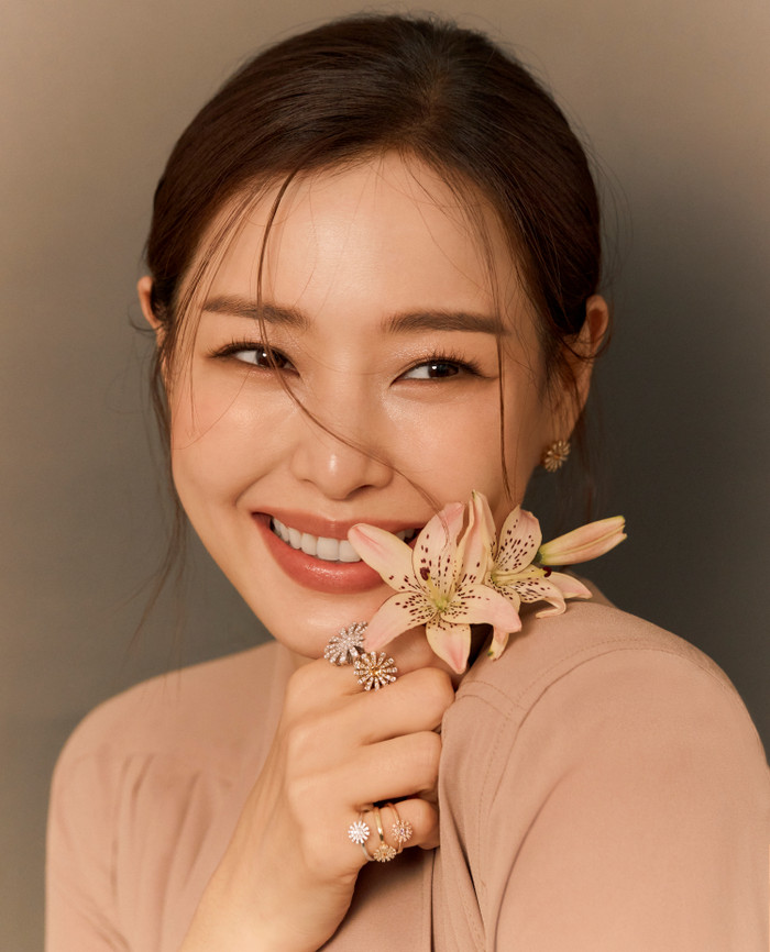 5 tiêu chuẩn sắc đẹp đầy tính áp đặt mà phụ nữ hiện đại không nên bận tâm Ảnh 23