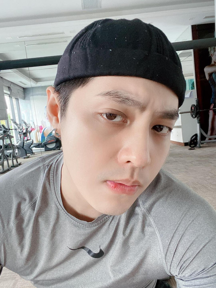 Noo Phước Thịnh rất chăm tập gym.