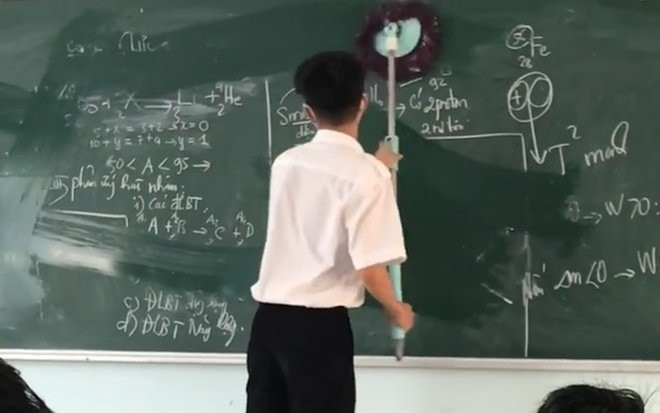 Phải trực nhật mà không muốn tốn công sức, nam sinh có chiêu mới cực dễ dàng khiến ai nấy đều 'chào thua' Ảnh 2