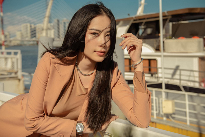 Nam Em thu hút sự chú ý khi 'cân' cả bài hát tiếng Anh khó nhằn.