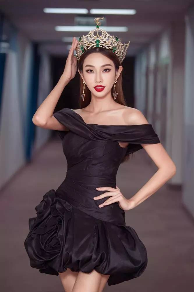 Thông thạo tiếng Anh đã góp phần to lớn giúp Thùy Tiên đăng quang Miss Grand International 2021.