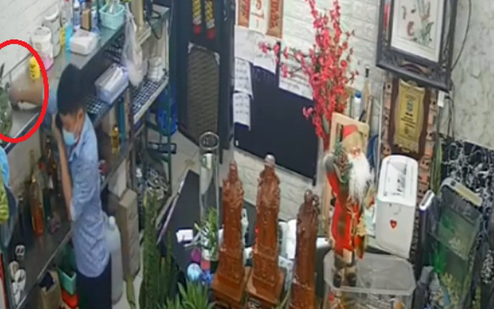 Khách nam bảnh bao quỵt tiền ăn nhậu, trộm điện thoại iPhone 13 của nữ nhân viên Ảnh 2