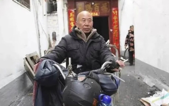 Ông lão nhặt ve chai quyên góp tiền cho học sinh nghèo suốt 18 năm Ảnh 2