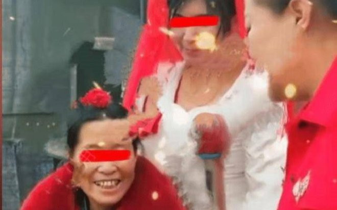 Lấy vợ hơn mình tận 20 tuổi, chú rể đưa ra lời giải thích gây tranh cãi dữ dội Ảnh 2