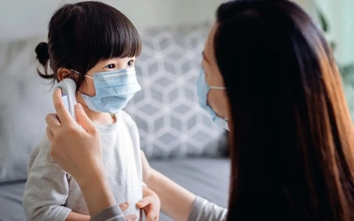 Khi trẻ mắc Covid-19 chăm sóc tại nhà có những dấu hiệu này cần báo ngay cho nhân viên y tế Ảnh 2