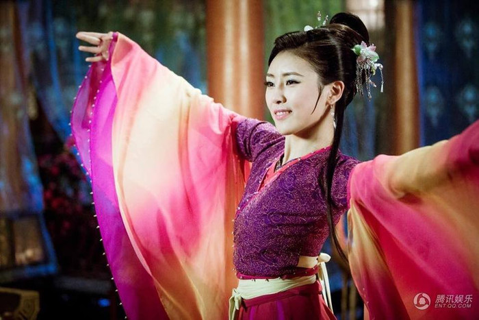 Triệu Lệ Dĩnh bị 'hất cẳng' khỏi Sở Kiều Truyện 2, 'tình cũ' vô danh của Dương Dương được chọn thay thế Ảnh 4