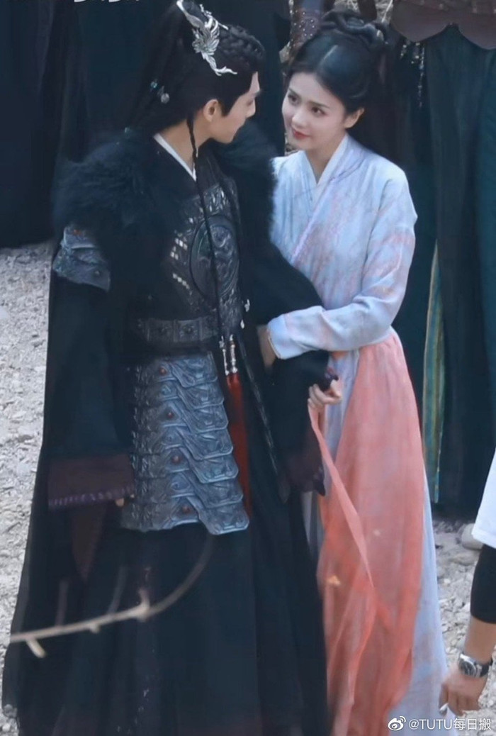 La Vân Hi khổ sở bồng bế Bạch Lộc ở hậu trường 'Trường Nguyệt Tẫn Minh', nhưng mặt trông 'khó chịu'? Ảnh 4