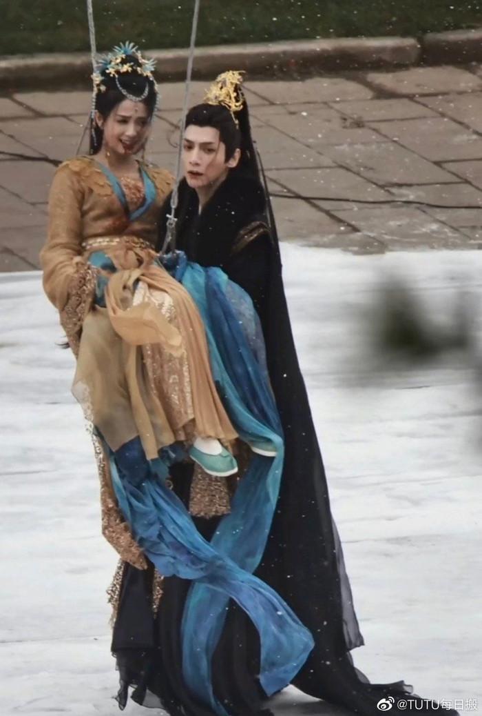 La Vân Hi khổ sở bồng bế Bạch Lộc ở hậu trường 'Trường Nguyệt Tẫn Minh', nhưng mặt trông 'khó chịu'? Ảnh 6