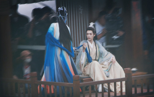 La Vân Hi khổ sở bồng bế Bạch Lộc ở hậu trường 'Trường Nguyệt Tẫn Minh', nhưng mặt trông 'khó chịu'? Ảnh 10