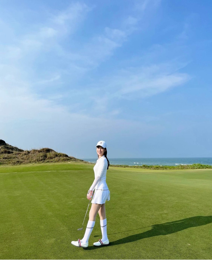Đỗ Mỹ Linh xúng xính thời trang sân golf: Thoát mác 'Hoa hậu nghèo nhất Việt Nam' Ảnh 10