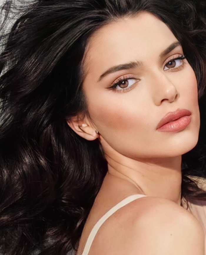 Đường nét gương mặt sắc sảo, đẹp trên từng milimet của Kendall Jenner.