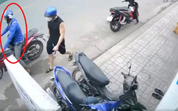 Nhiệt tình chỉ đường cho đối tượng dàn cảnh, nam sinh bị trộm xe máy trong tích tắc Ảnh 2