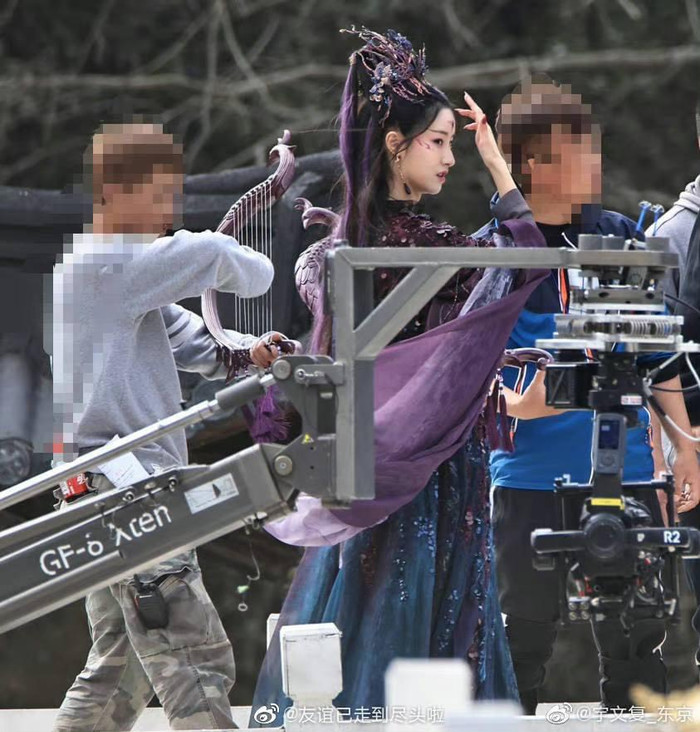 Tạo hình 'một cây tím lịm' nhưng cực hút mắt của Mao Hiểu Tuệ.