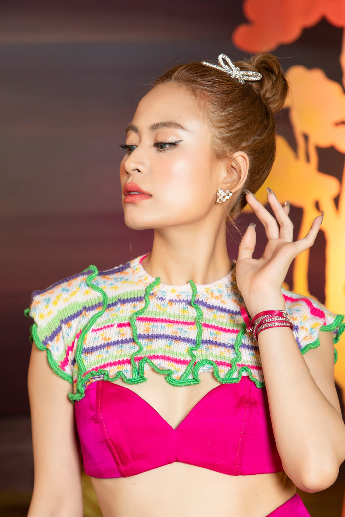 Tạo hình trong MV mới nhất của Hoàng Thùy Linh