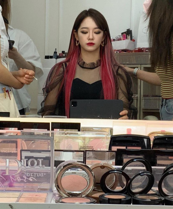 Hẹn Hò Chốn Công Sở,: Hé lộ tạo hình đầu tiên của playgirl Kim Se Jeong, đáng tiếc là bị cắt mất Ảnh 4