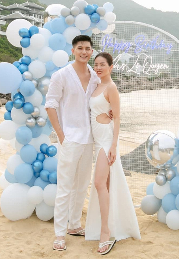 Những cặp 'chị em' lệch tuổi của Vbiz nhưng không lệch về ngoại hình Ảnh 3