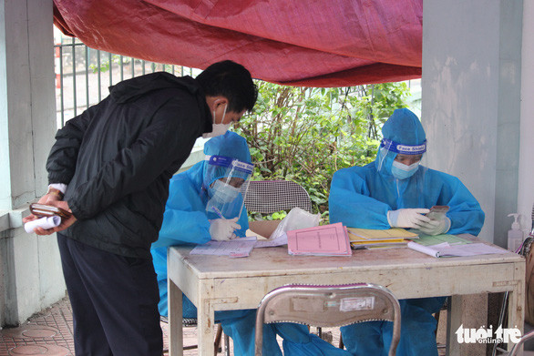 Không còn cảnh người dân xếp hàng dài xin xác nhận tại Trạm y tế phường Hoàng Liệt, quận Hoàng Mai - Ảnh: DƯƠNG LIỄU