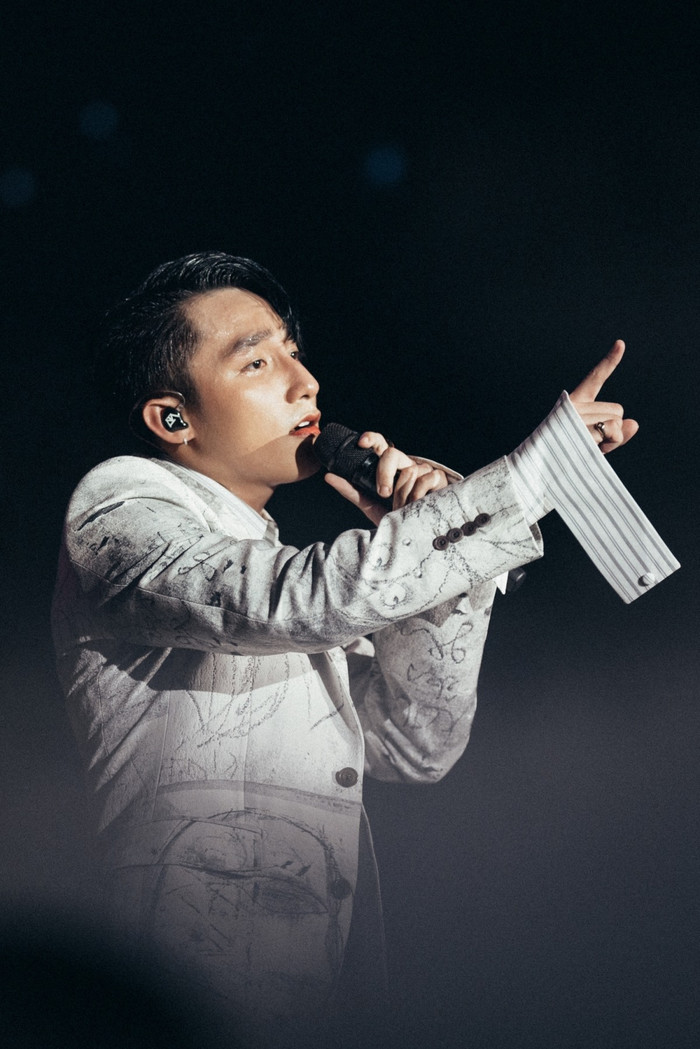 Clip Sơn Tùng 'lươn lẹo' khi trêu fan 'khát nước hay khát anh'.