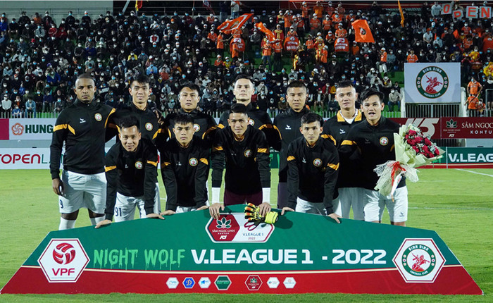 CLB Bình Định có 5 cầu thủ được HLV Park Hang Seo nhấc lên tuyển Việt Nam, trong đó có Adriano Schmidt. Ảnh: VFF