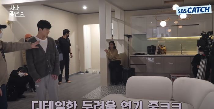Hẹn hò chốn công sở: Bạn thân Kim Se Jeong bị té 'sấp mặt' ở hậu trường, phải tự chữa cháy vì quá ngượng Ảnh 5