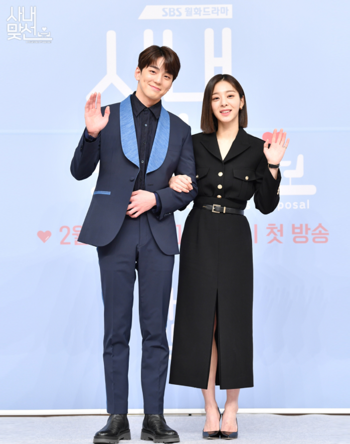 Hẹn hò chốn công sở: Bạn thân Kim Se Jeong bị té 'sấp mặt' ở hậu trường, phải tự chữa cháy vì quá ngượng Ảnh 8