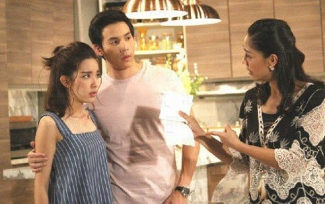 Vô tình bắt gặp cảnh vợ đang phục vụ mẹ kế như 'người ở', chồng xông thẳng đến làm một điều bất ngờ Ảnh 2