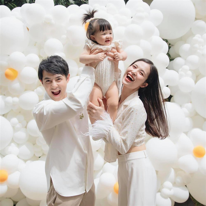 Hiện tại, cặp đôi đã sinh được cô công chúa đầu lòng xinh xắn và cực thông minh. 