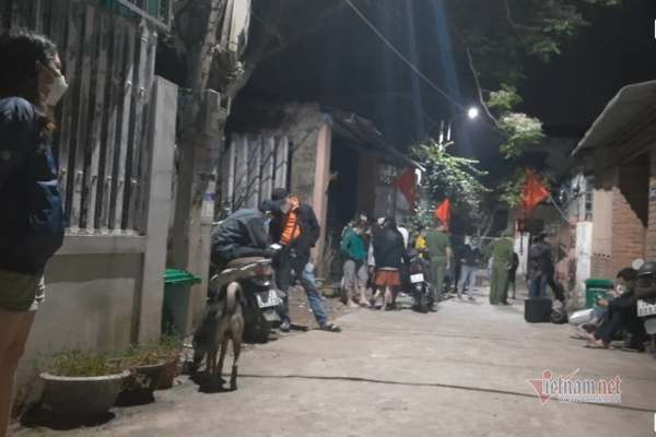 Cảnh sát nhanh chóng có mặt để làm rõ cái chết của ông L. (Ảnh: VietNamNet)