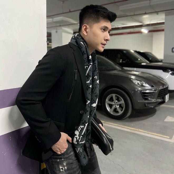 Lệ Quyên cũng nhiều lần gọi bạn thân là 'cụ non' hay 'đàn ông 30 tuổi'. 