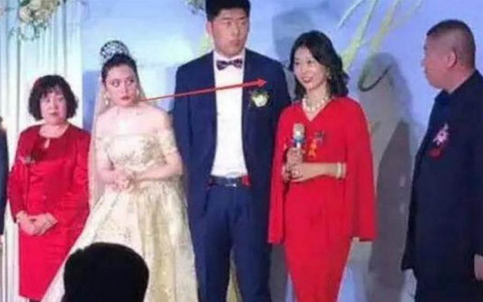 Cao giọng 'dạy đời' con dâu ngay tại hôn lễ, mẹ chồng sững sờ trước phản ứng đáp trả 'bá đạo' của cô Ảnh 2